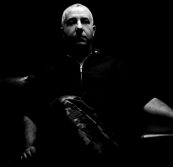 Retrato en blanco y negro de Juan Cardj