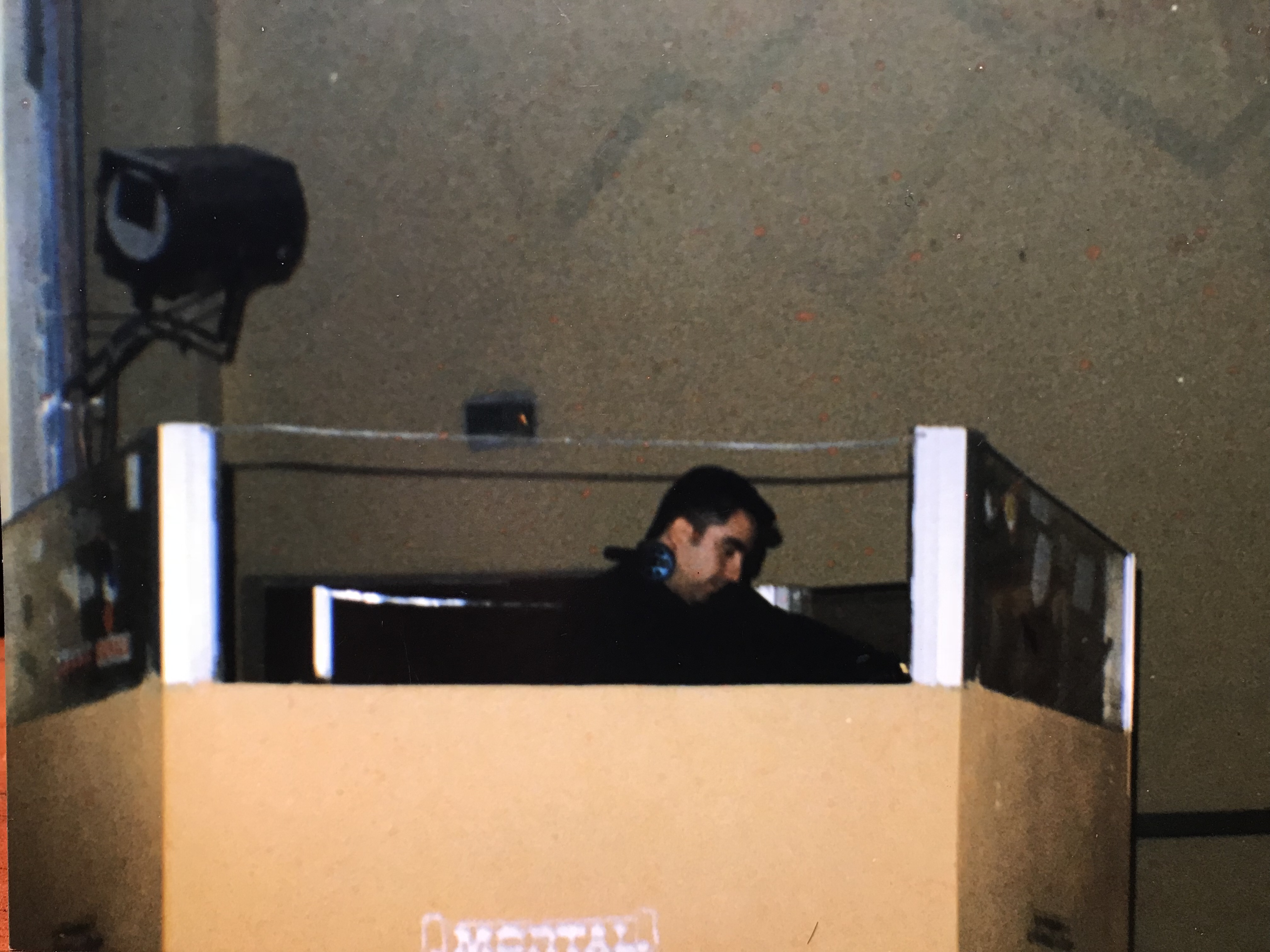 DJ Dober en la cabina de Mortal en los años 90